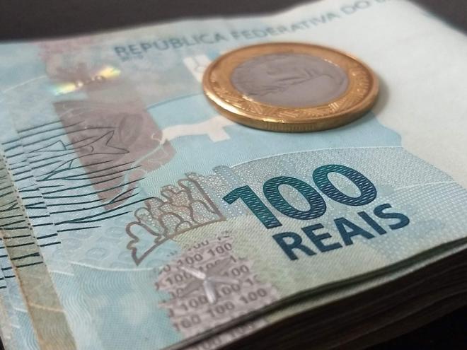 Gastar menos do que recebe mensalmente: pratique a 