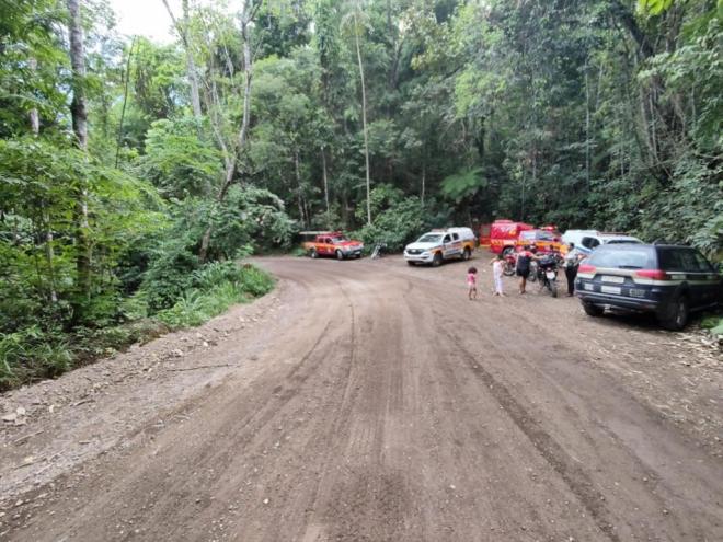 Corpo de Daniela estava enterrado ao lado de uma cachoeira, à margem da estrada que dá acesso à comunidade rural de Ipaneminha, em Ipatinga