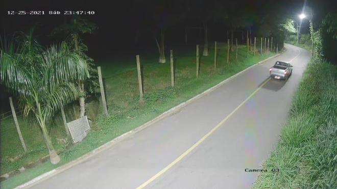Imagens das câmeras de segurança mostram que caseiro circulou em carro do patrão dele na noite de Natal 