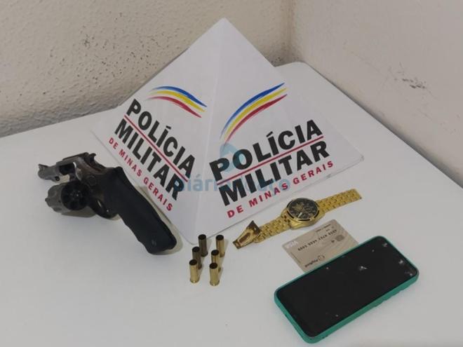 O revólver utilizado na tentativa de homicídio foi apreendido pelos PMs no cerco realizado na região