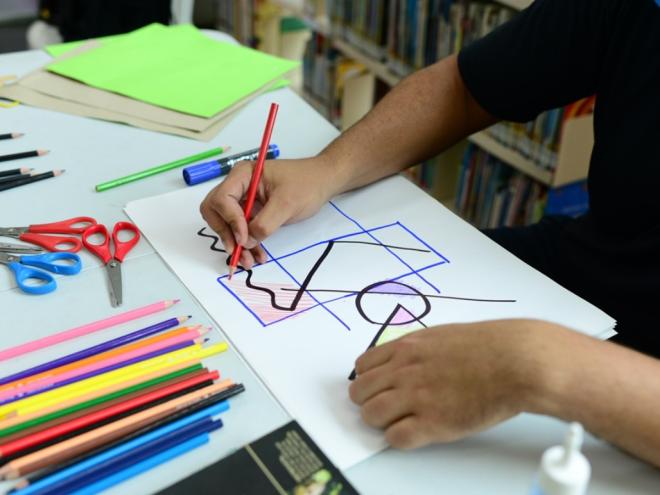 A primeira oficina no ano no Arte em Família vai ensinar exercícios de desenhação: sábado (8)