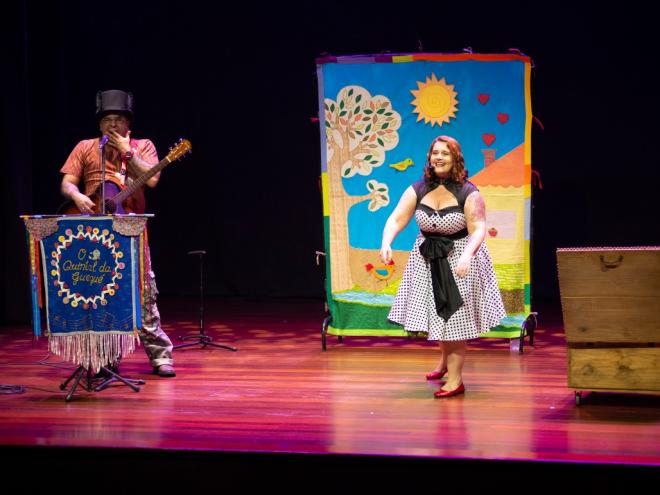 O grupo O Quintal da Guegué é diversão garantida no palco do Teatro Zélia Olguin: sábado (22)