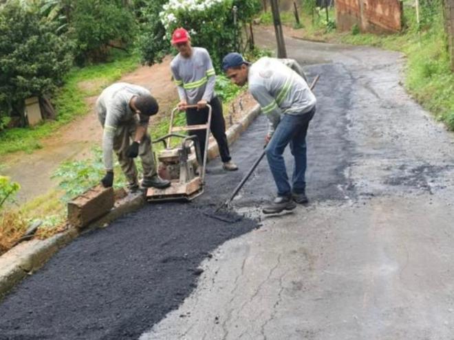 Cerca de 60 toneladas de asfalto já foram usadas na cidade esse ano