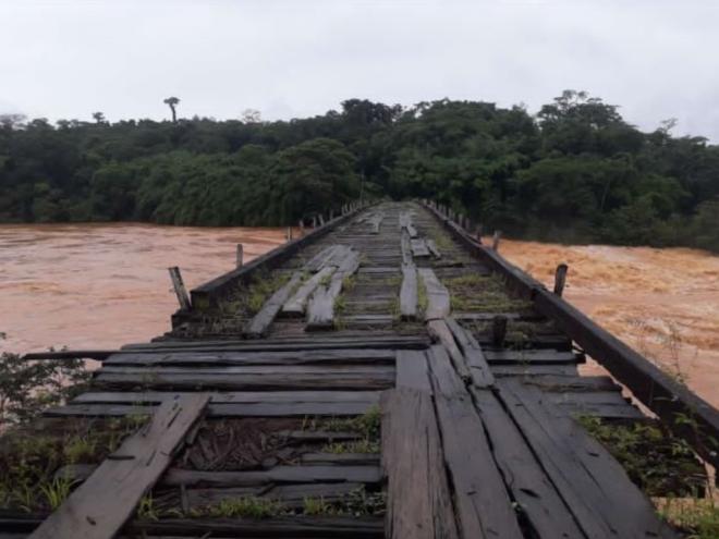 Apesar da altura da ponte rio Doce subiu e se aproxima do tabuleiro da Ponte Queimada