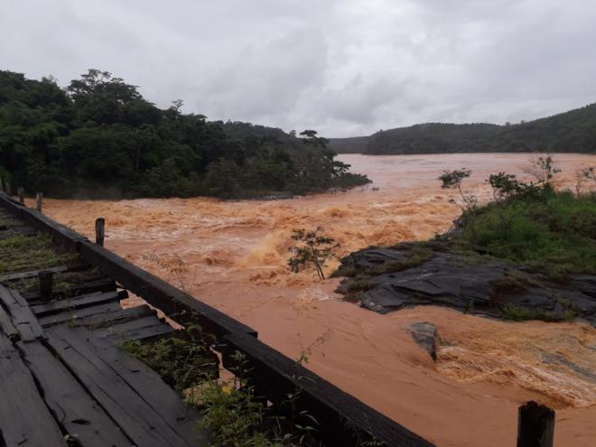 Cenas inéditas da cheia do rio Doce, visto da ponte entre o Parque do Rio Doce e o município de Pingo D'Água 