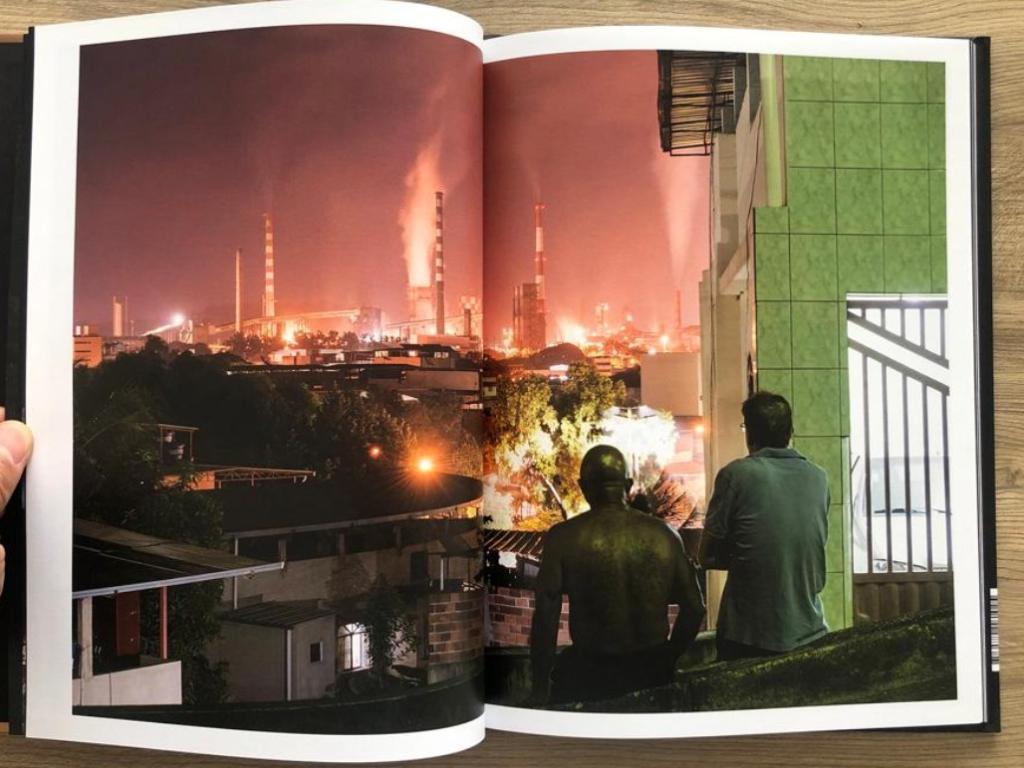 Na série de fotografias produzidas entre 2016 e 2018, a proximidade entre o ambiente urbano e a indústria impressionam