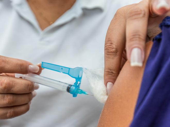 Dados divulgados pela Secretaria de Saúde alertam para cuidados com a pandemia de covid, que ainda não acabou