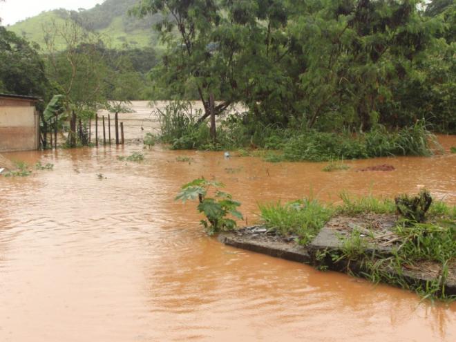 Chuva causou alagamento em diversos pontos de Timóteo, e agora moradores precisam de ajuda