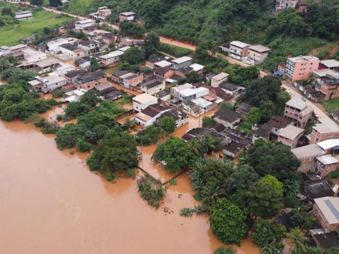 Moradores que sofreram com os transtornos causados pela chuva precisam de doações
