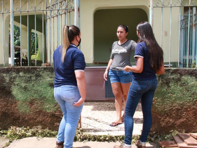 Pessoas cujas residências estão seguras são liberadas dos abrigos da prefeitura