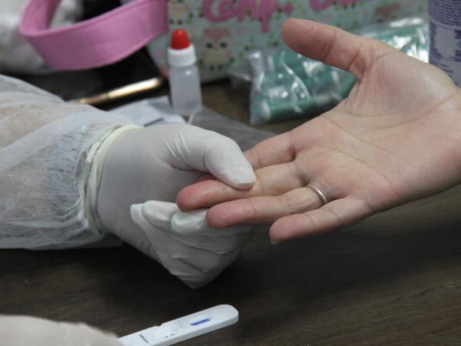 O resultado do teste rápido é disponibilizado em cerca de 15 a 20 minutos