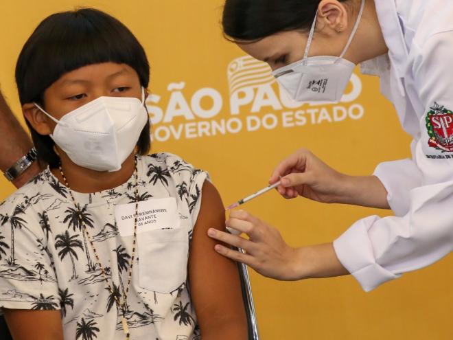 Davi Seremramiwe Xavante recebeu a primeira dose da Pfizer em São Paulo