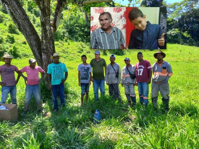 Parte da equipe que procurava o pedreiro aposentado, João Rufino, cujo corpo foi encontrado nesta sexta-feira; o corpo do neto, Marcos Carvalho, foi encontrado quarta-feira 