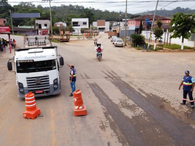 Outro bloqueio está em vigor no distrito de Cava Grande, para cercar cargas vindas pela MG-760