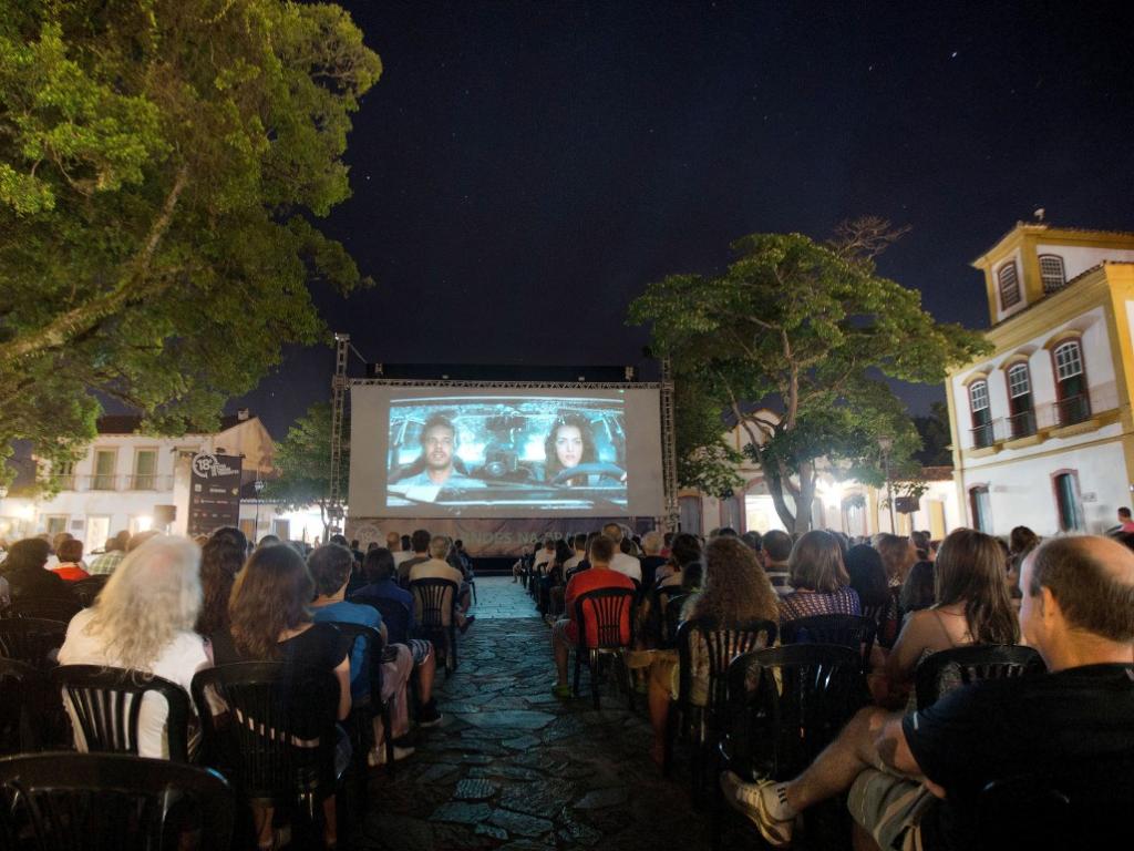 Tradicionalmente, as sessões de cinema ao ar livre atraem grande público na Mostra de Tiradentes, que este ano acontece somente no formato on-line