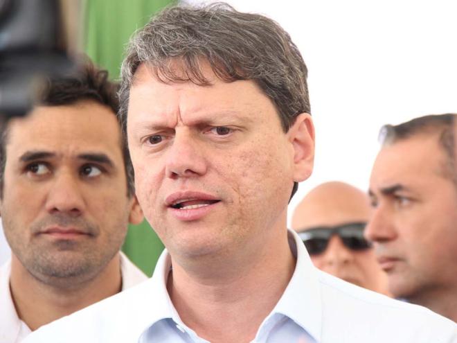 O ministro Tarcísio Gomes de Freitas admite que a intervenção na BR-381 é complexa e desvio será usado por ''tempo indeterminado''
