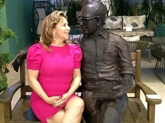Um dos destaques é a peça que permite ao visitante interagir com ''Carlos Drummond de Andrade''