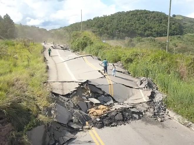 Construtora iniciou nesta quarta-feira os trabalhos no local do deslizamento 
