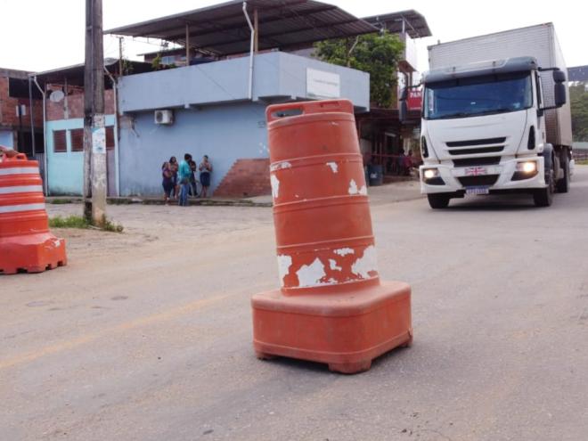 O tráfego de caminhões de transporte de gás, combustível, nitrogênio, cargas vivas e alimentos está liberado no município, que restringe circulação de veículos pesados 