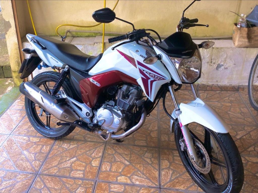 Condutor esqueceu chave na ignição ao parar no bairro Santa Cruz, em Coronel Fabriciano e ficou sem o veículo 