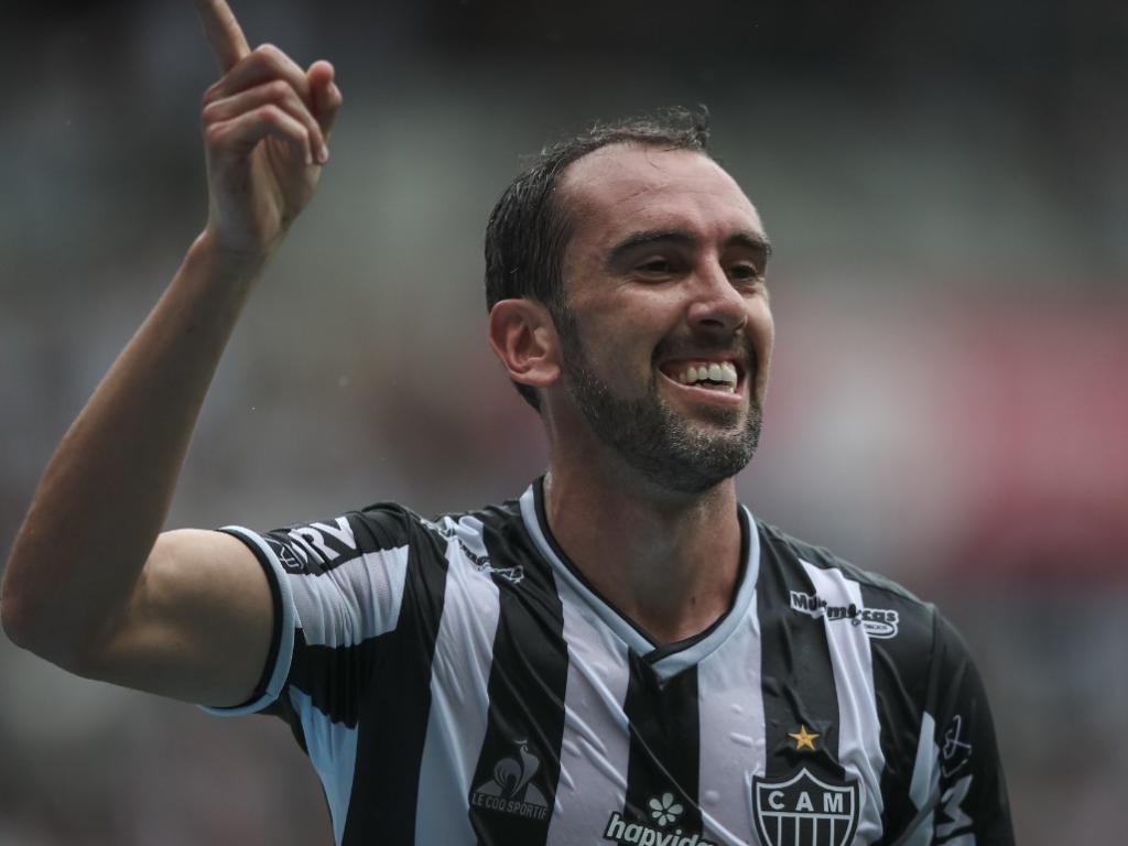 Aos 34 minutos, Mariano cruzou pela direita e Diego Godín, de cabeça marcou o terceiro gol atleticano: Galo 3 x 0