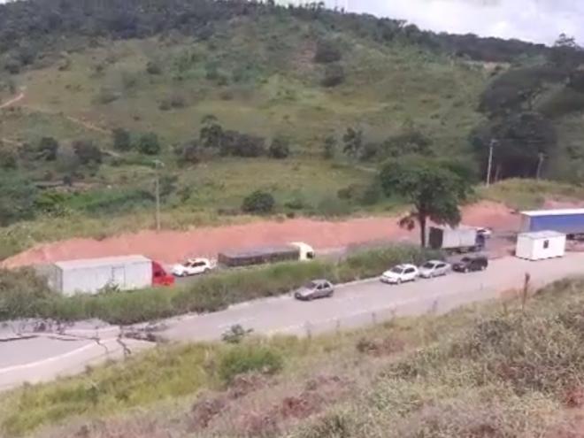 Desde quinta-feira que motoristas podem trafegar pelo desvio provisório construído em Nova Era