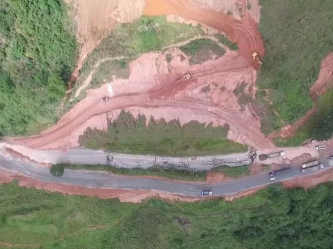O desvio em Nova Era foi aberto de forma emergencial no dia 3 deste mês, sem ser pavimentado