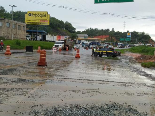 Obras visam conter erosão no trecho da BR-381 em Sabará e deixam o trânsito lento desde segunda-feira (7)