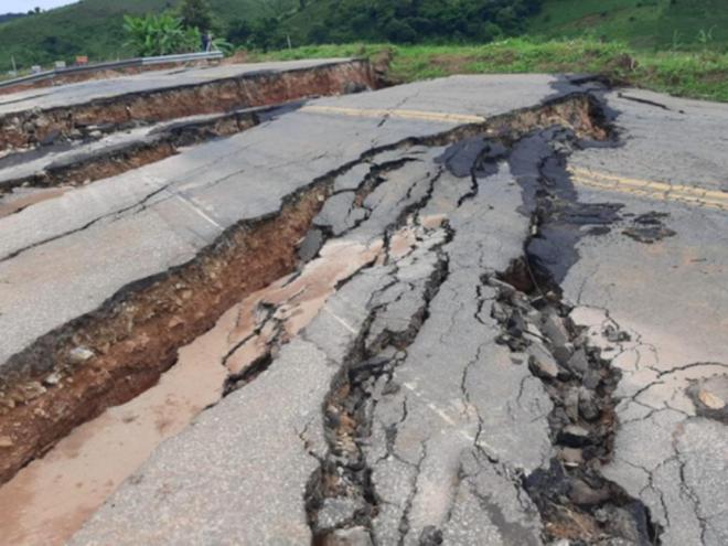 Rodovia está interdita em Abre campo desde o dia 24 de janeiro e situação piora a cada dia  
