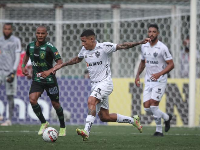 Guilherme Arana foi o autor do primeiro gol da partida 