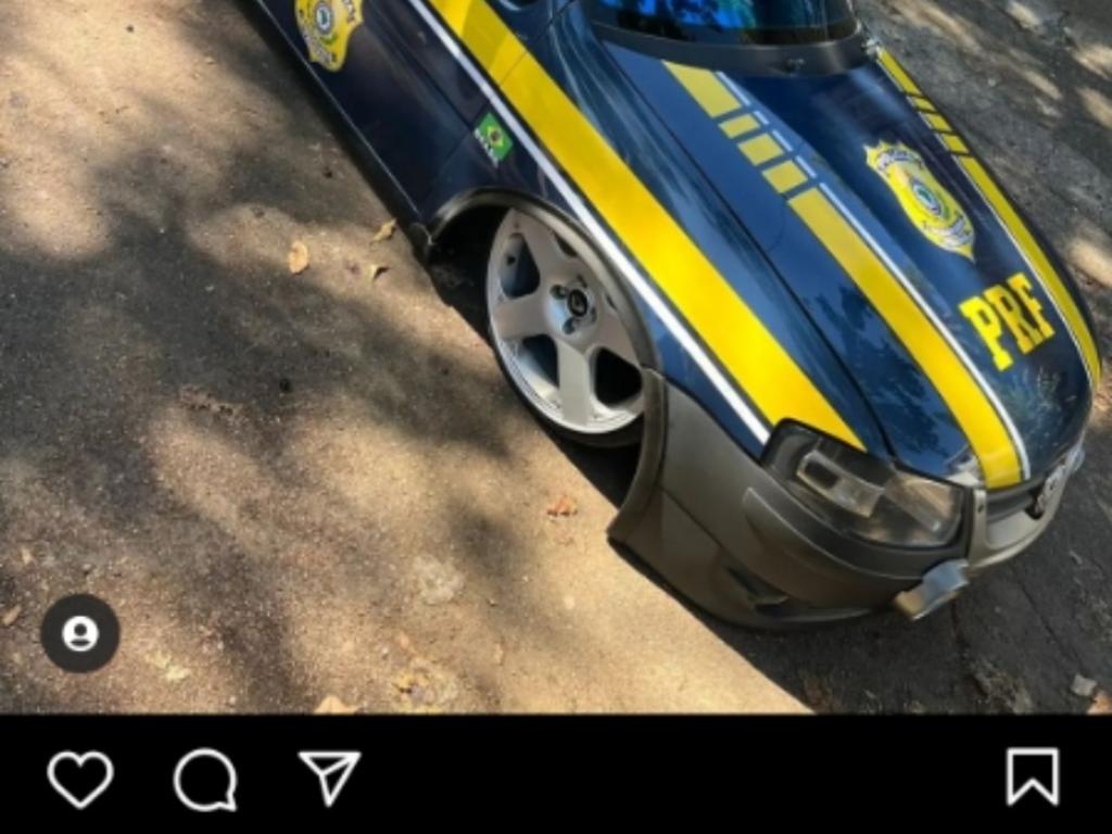 Carro rebaixado com logotipo da PRF é flagrado durante evento em