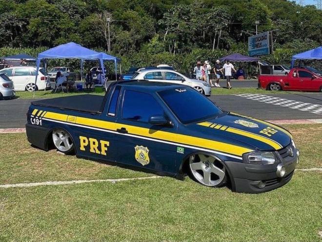 Uso de emblemas da administração pública por quem não pertence aos seus quadros é crime