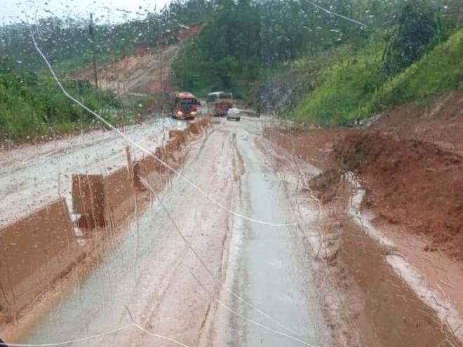 Situação do trecho de queda de talude em obra parada no lote 3.1 da duplicação da BR-381 em Antônio Dias 