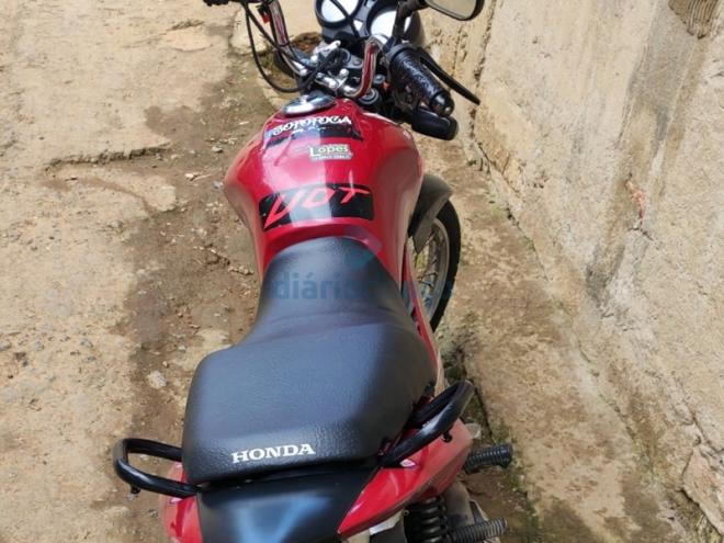 A moto Honda CG que foi utilizada nos assaltos em Ipatinga e Coronel Fabriciano foi apreendida pelos PMs