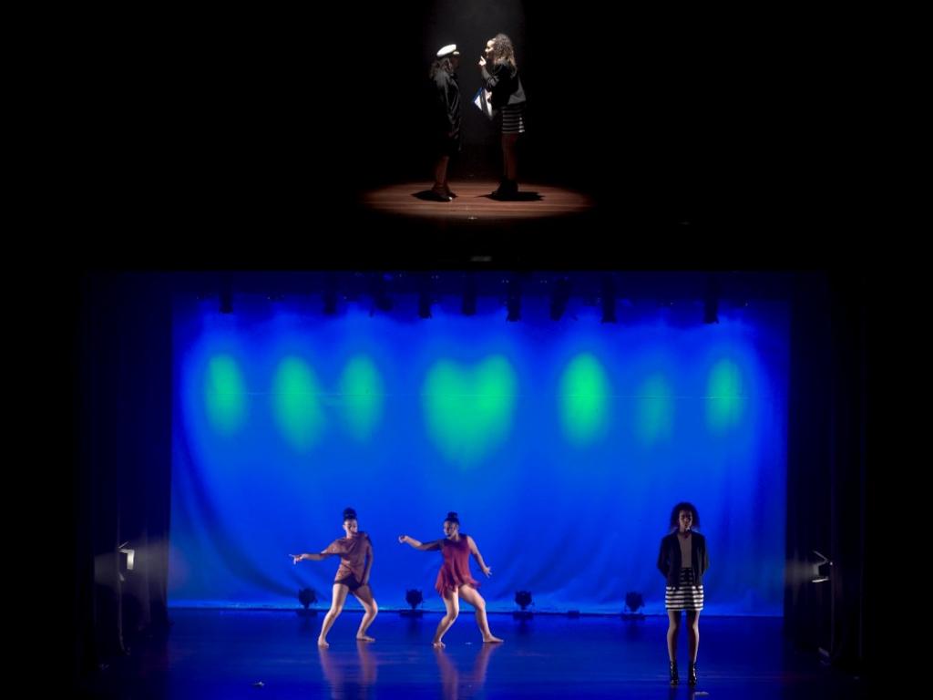 A trama envolve dois personagens que querem viver um romance