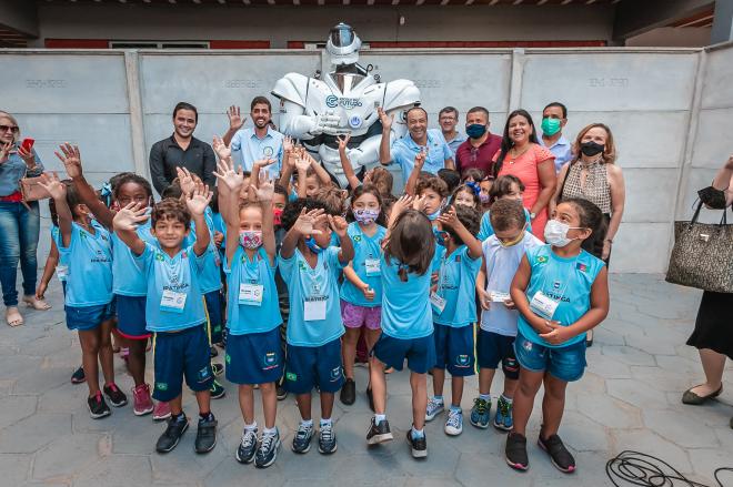 O espaço é mais um polo de educação integral, criado pela administração municipal, para receber as crianças no contraturno escolar para aulas de robótica e mecatrônica