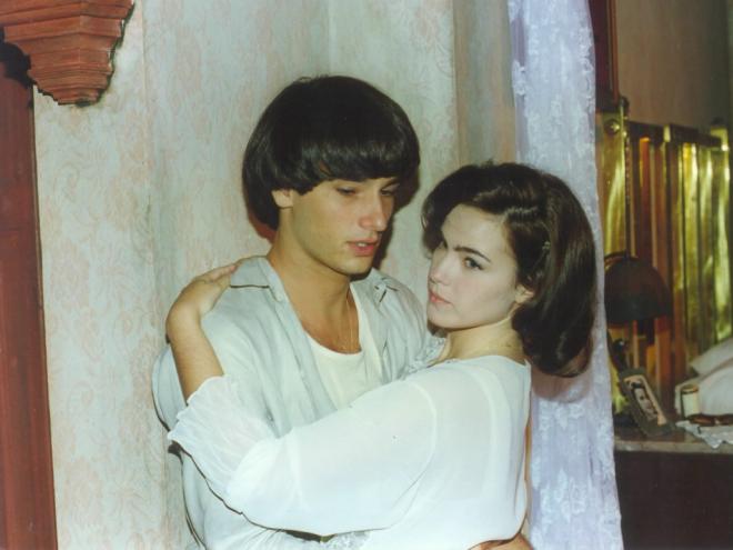 Em 1998, Rodrigo Santoro e Ana Paula Arósio se destacaram por suas atuações nos papéis do seminarista Malthus e de Hilda Müller