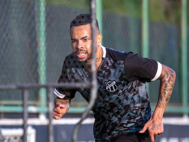 Jogador que estava no Shakhtar Donetsk ainda não tem data para estrear no Vozão