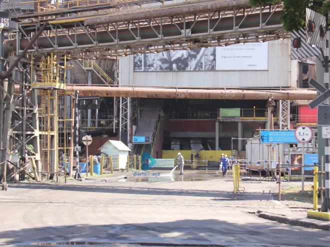Empresa de engenharia e construção tem vagas para trabalho de montagem e manutenção na área da Usiminas 