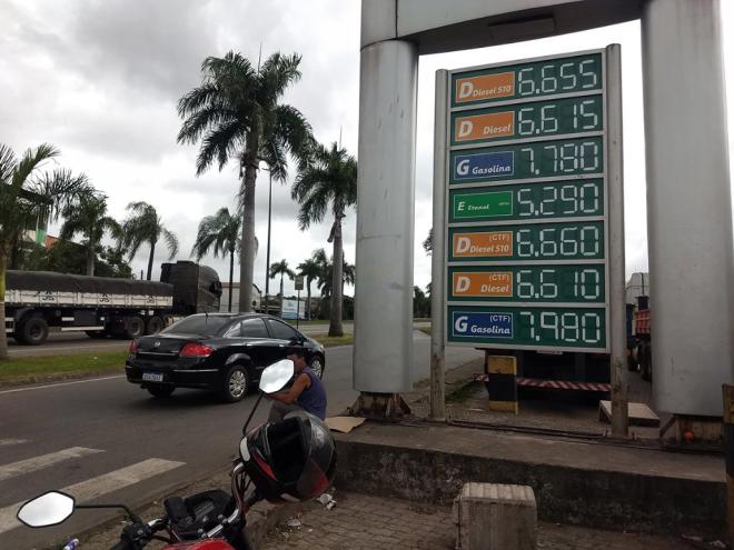 Preços foram reajustados na manhã desta sexta-feira na maioria dos postos no Vale do Aço; motoristas reclamam que algumas empresas aumentaram os valores ontem mesmo 