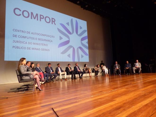 Reunião na manhã desta sexta-feira, em Ipatinga, apresentou o Centro de Autocomposição de Conflitos e Segurança Jurídica do Ministério Público do Estado de Minas Gerais (Compor)