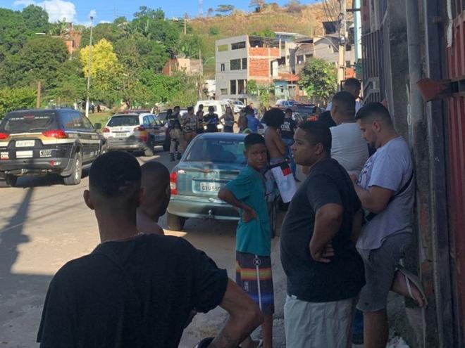 O local do crime, cercado pela PM, foi periciado pela Polícia Civil 