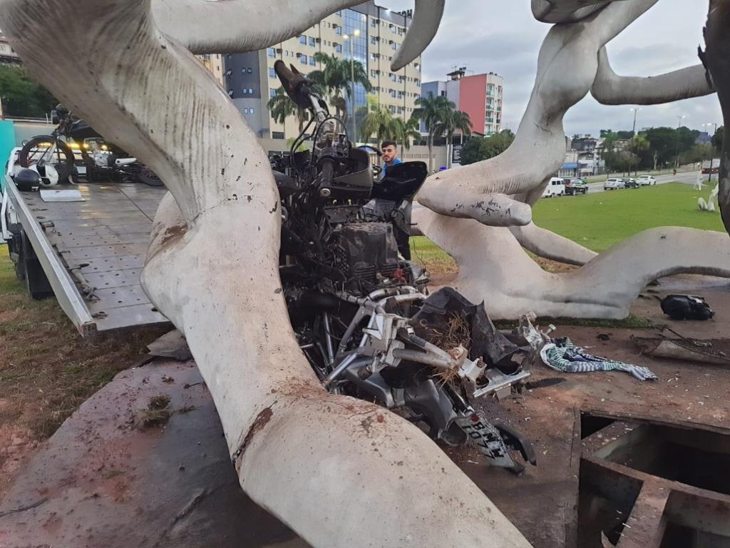 Acidente aconteceu nesse trecho da avenida Pedro Linhares Gomes, à margem da BR-381 no bairro Iguaçu