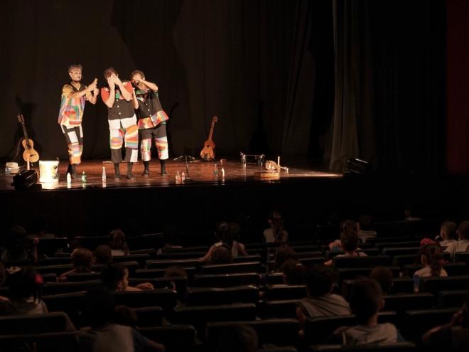 Em Fabriciano, canções e jogos tradicionais animaram as apresentações teatrais