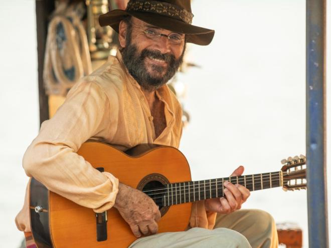 O cantor e ator Almir Sater esteve no elenco da versão original e retorna na história repaginada