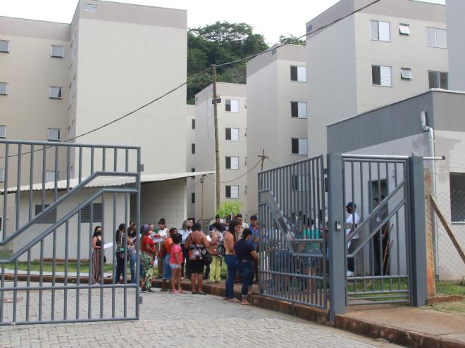 As famílias participaram de uma reunião em que foram abordados temas como vivência em condomínio e as obrigações dos beneficiários