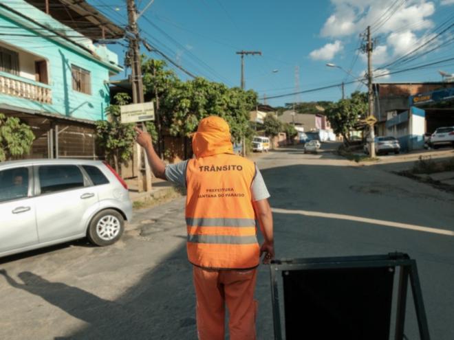 A avenida Minas Gerais, MG-232, será totalmente interditada para as obras de drenagem pluvial e pavimentação asfáltica