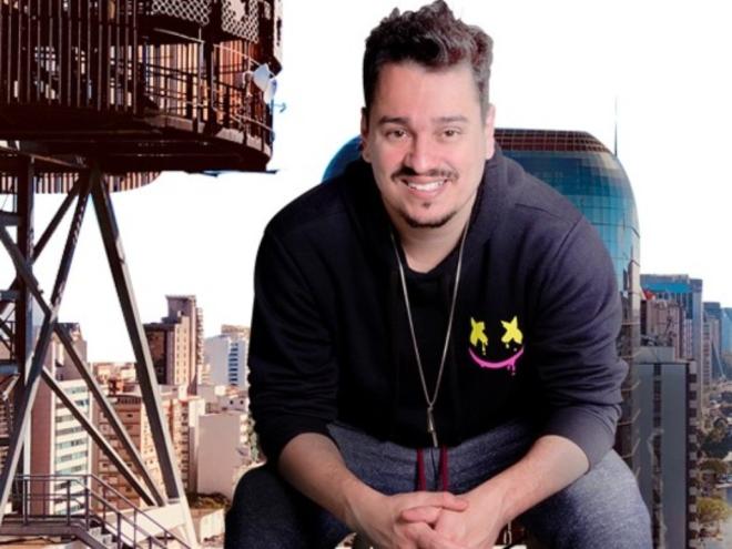 Com milhões de visualizações e curtidas no TikTok, o comediante Marcelo Duque faz primeira apresentação no Vale do Aço, no próximo sábado (9)