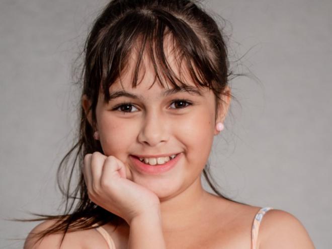 Aos 11 de idade, Manuela Sequeto já atua como modelo e é a candidata da região: beleza, carisma e talento