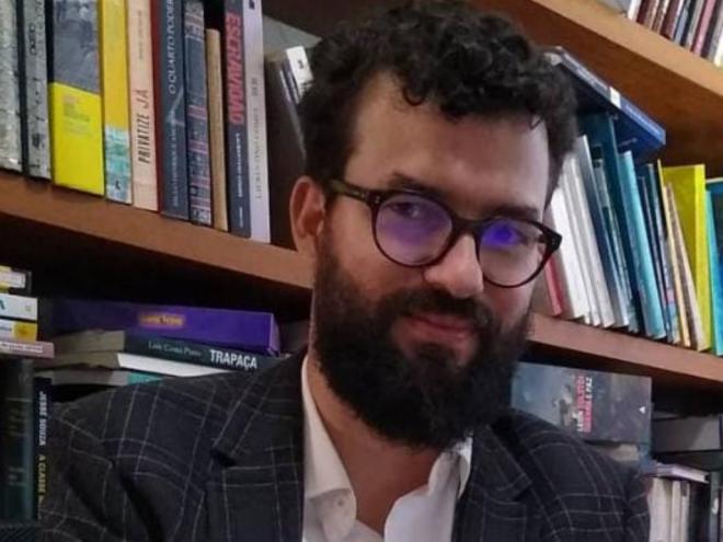 O autor reforça que o livro trata do ativismo judicial e da judicialização das demandas sociais